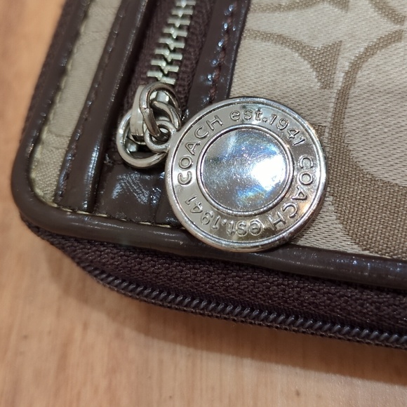 Coach Brown Classic signature Monogram wallet Wristlet CALLOUTS - Picture 13 of 15